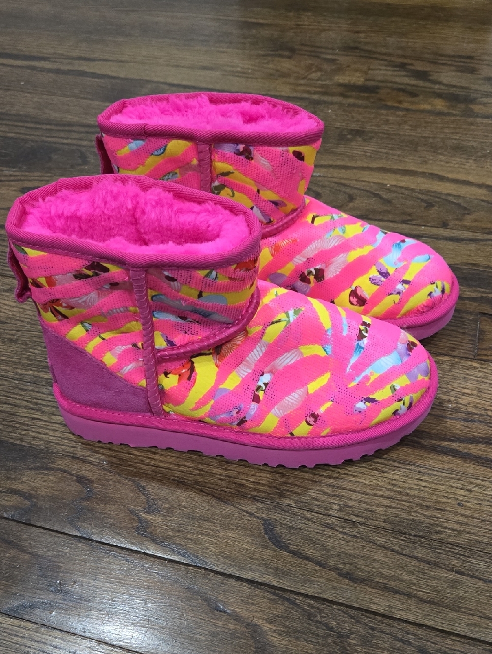 UGG Classic Mini Tiger Flower Sequins Ankle Boots Women's Size 7 Multicolor New